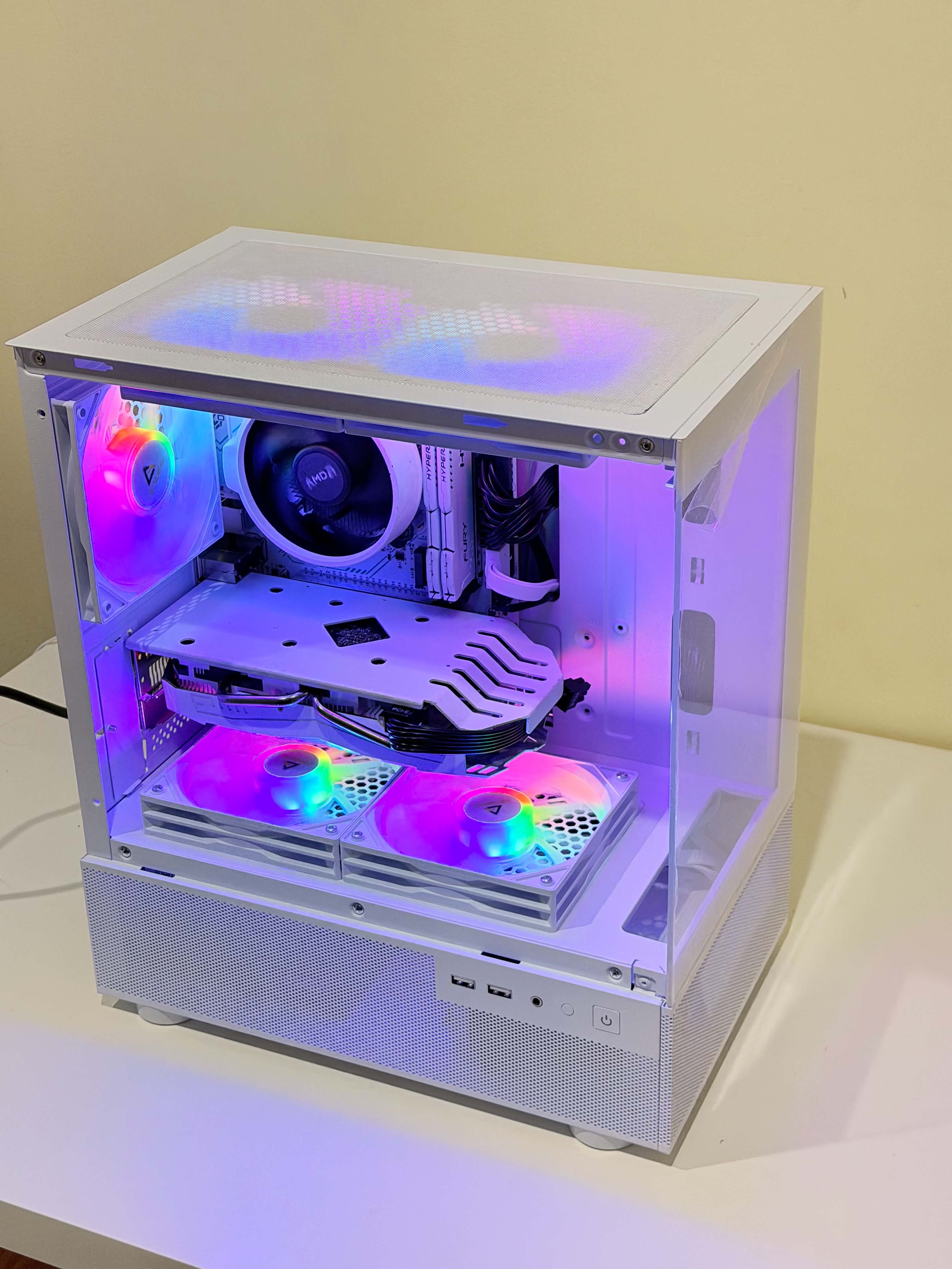 White Gaming PC - Ryzen 5 2600x - RX 580 — photo 2 of 3