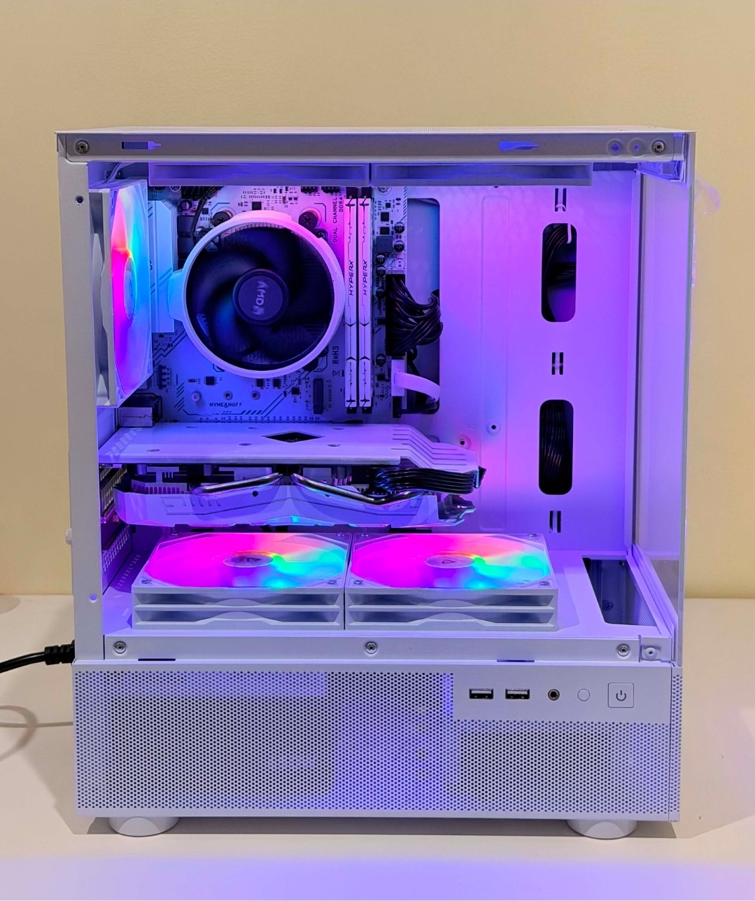 White Gaming PC - Ryzen 5 2600x - RX 580