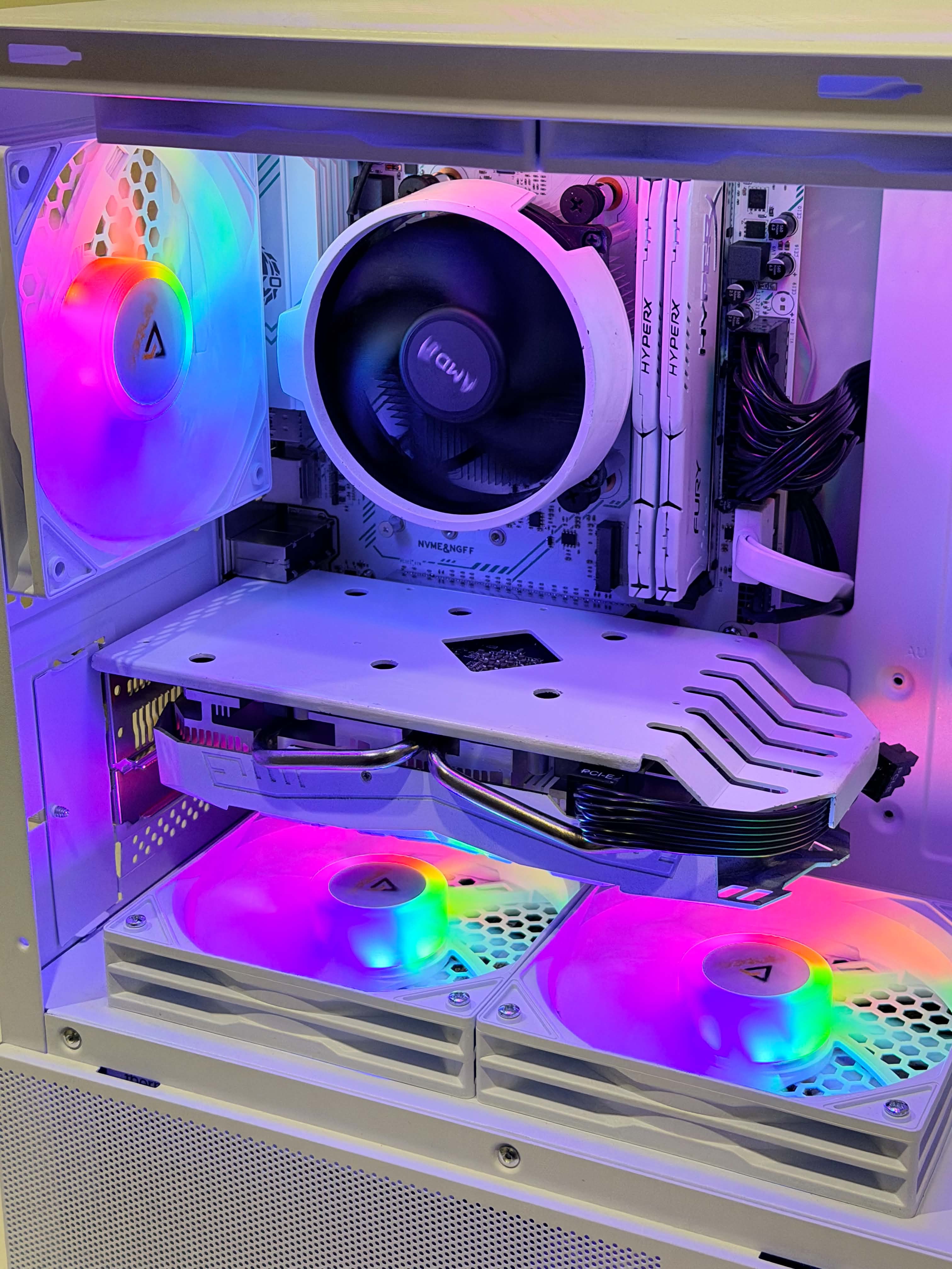 White Gaming PC - Ryzen 5 2600x - RX 580 — photo 3 of 3